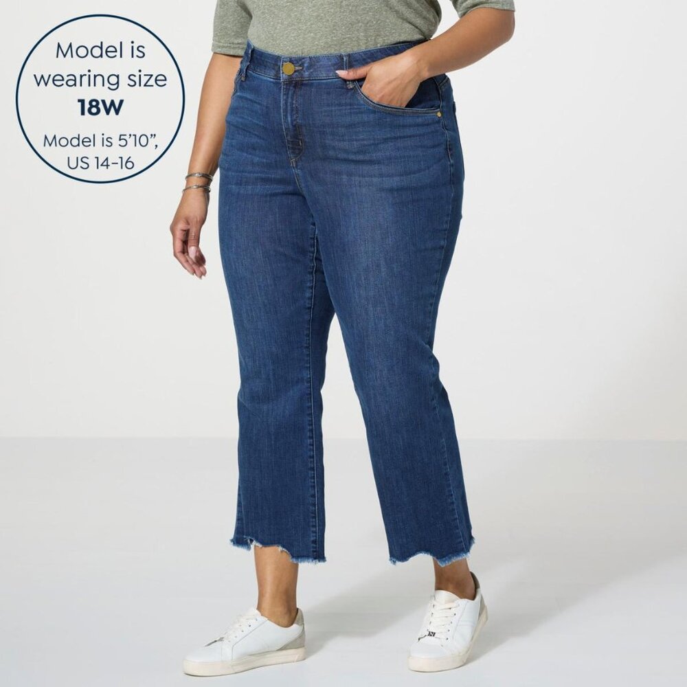 Democracy Size 10 Pre owned Frayed bottom crop jeans blue and solution